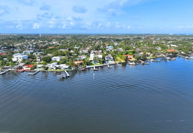 7810 S Flagler Dr 001a