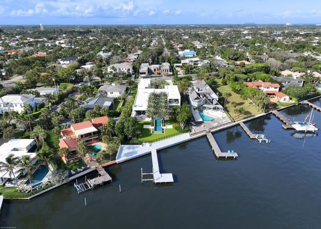7810 S Flagler Dr 002