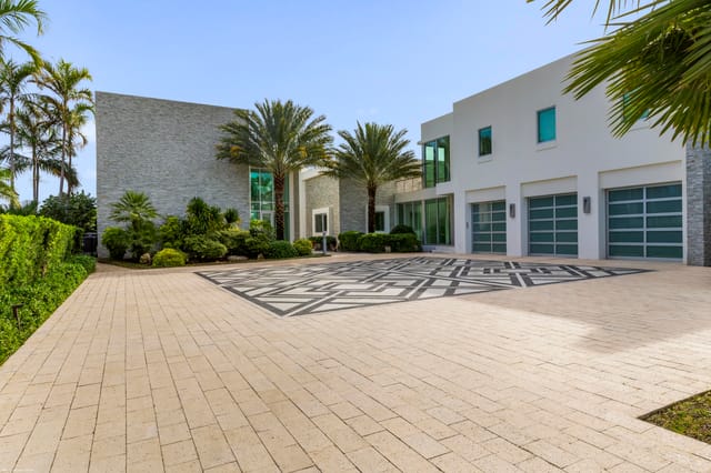 7810 S Flagler Dr 008