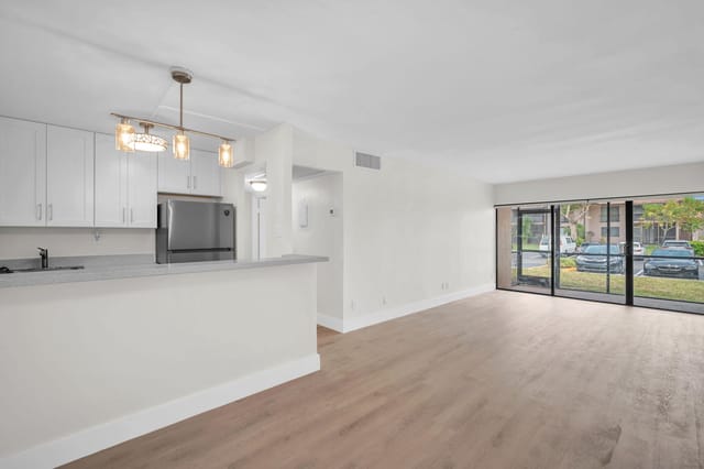 5821 Washington Street 21, Hollywood, FL 33023