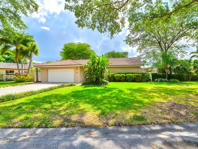 215 NW 86th Terrace, Coral Springs, FL 33071