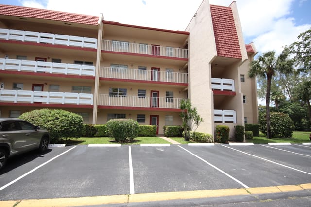 1025 Country Club Drive 108, Margate, FL 33063