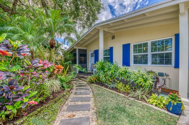 404 S Caloosahatchee Avenue, Jupiter, FL 33458