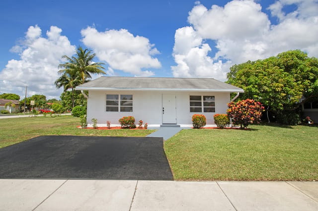 7609 NW 70 Avenue, Tamarac, FL 33321