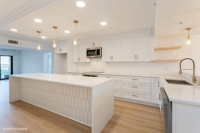 601 SEAFARER Circle 101, Jupiter, FL 33477
