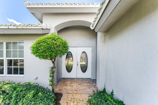 004-4572WhiteCedarLane