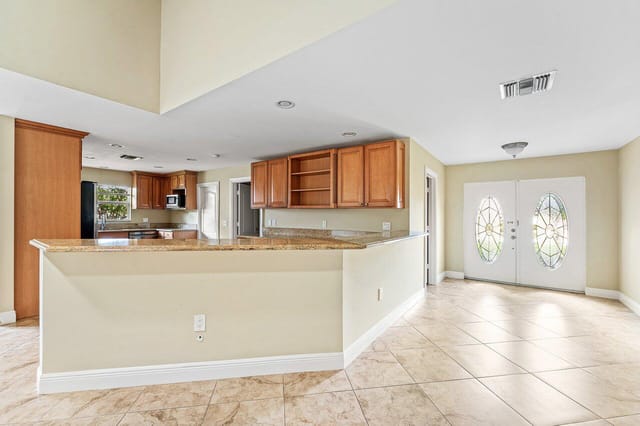 010-4572WhiteCedarLane