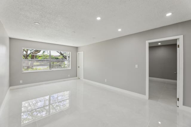 06_5102_NW_36th_St_Lauderdale_Lakes_FL_3