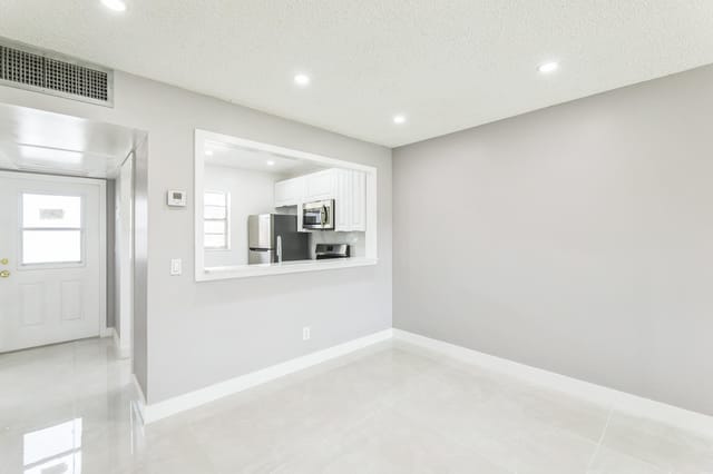 07_5102_NW_36th_St_Lauderdale_Lakes_FL_3