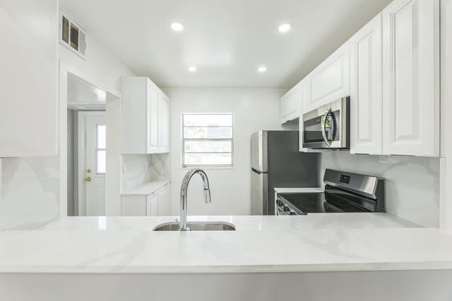 08_5102_NW_36th_St_Lauderdale_Lakes_FL_3