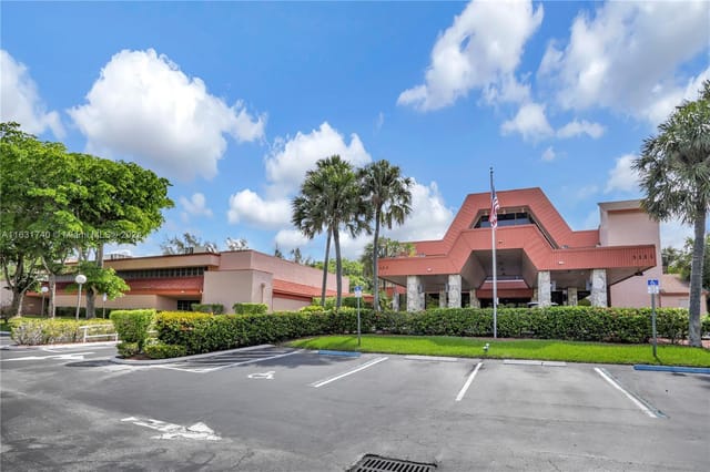 3160 Holiday Springs Boulevard 7-104, Margate, FL 33063