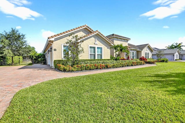 5040 E Sterling Ranch Circle, Davie, FL 33314
