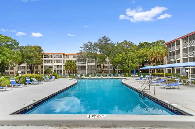 2650 NW 49th Avenue 422, Lauderdale Lakes, FL 33313
