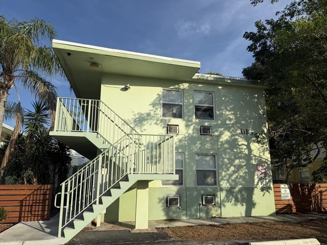 Exterior of 1118