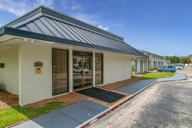 2295 E Irlo Bronson Memorial Highway 100, Kissimmee, FL 34744