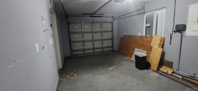 8368 Garage
