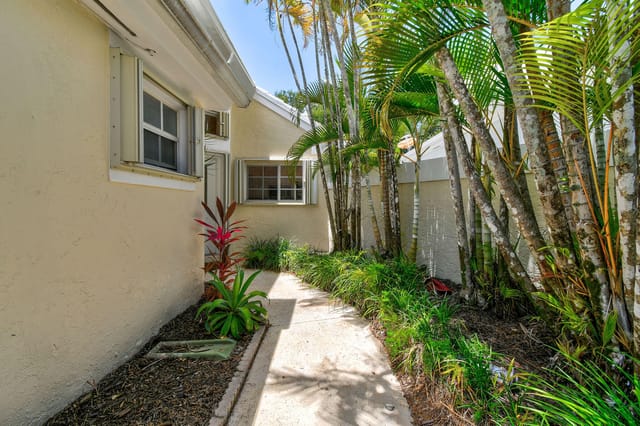 9293HeathridgeDr(10)