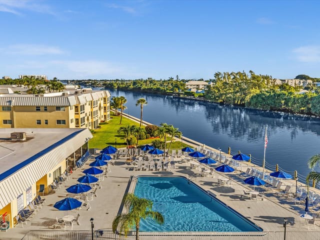 CLUBHOUSE & POOL ON THE WATER 16