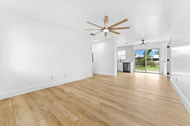05 Living Room 01