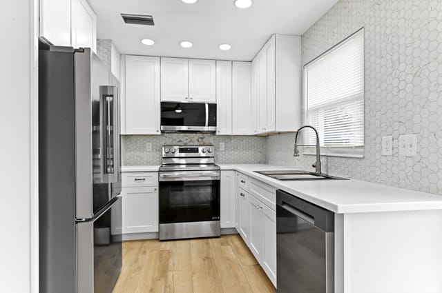 10 Kitchen 01