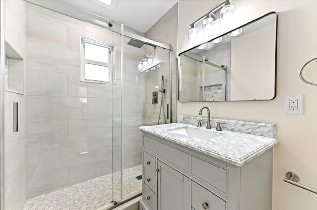 16 Bathroom 01