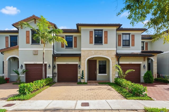LARGEST AQUABELLA TOWNHOME