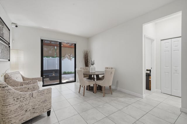 LARGE DINING AREA