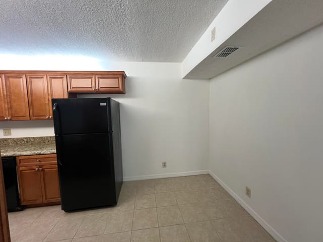 Business area or eat inthe kitchen?
