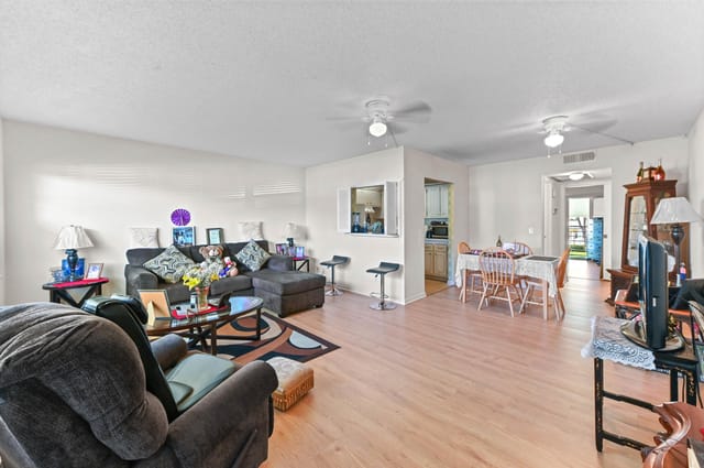 06 Livingroom 01