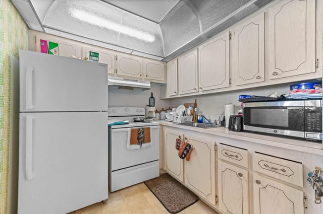 12 Kitchen 02