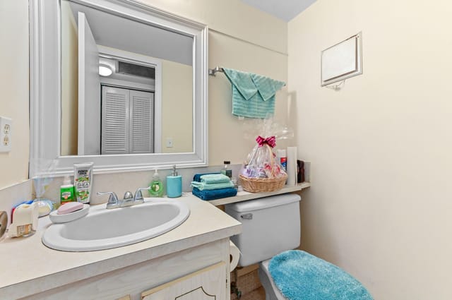 13 Bathroom 01
