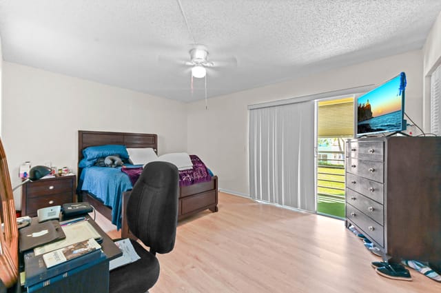 14 Bedroom 01