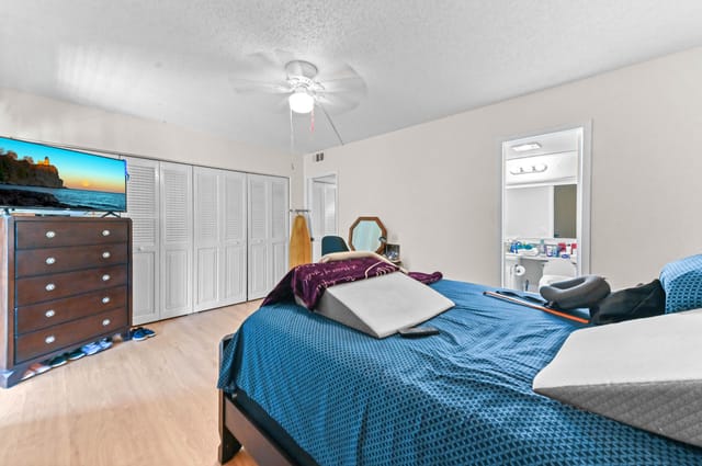 15 Bedroom 02