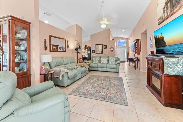 08 Living room 03