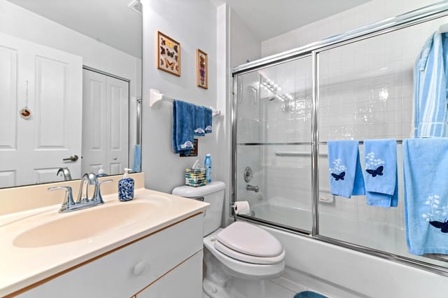 13 Bathroom 01