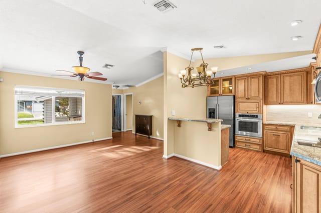 Dining/Kitchen