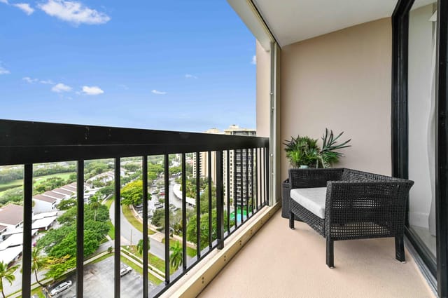 08 balcony 02