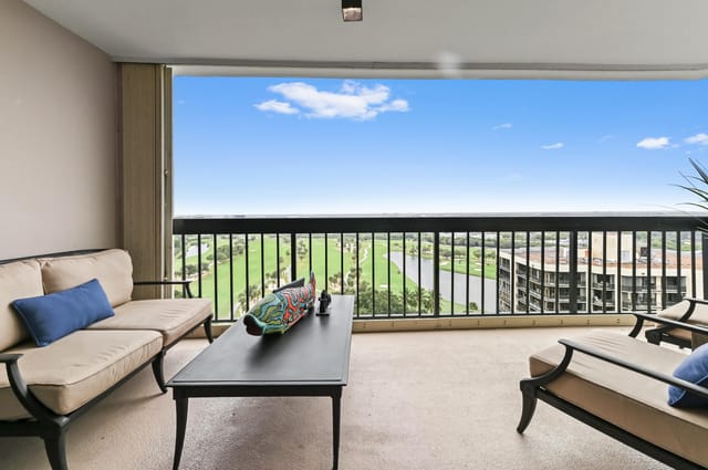 31 balcony 01