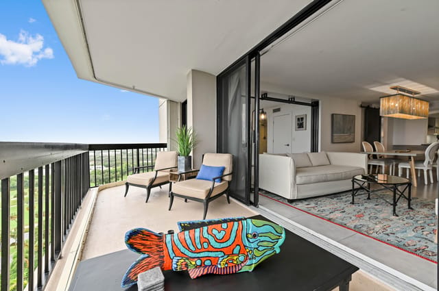 32 balcony 02