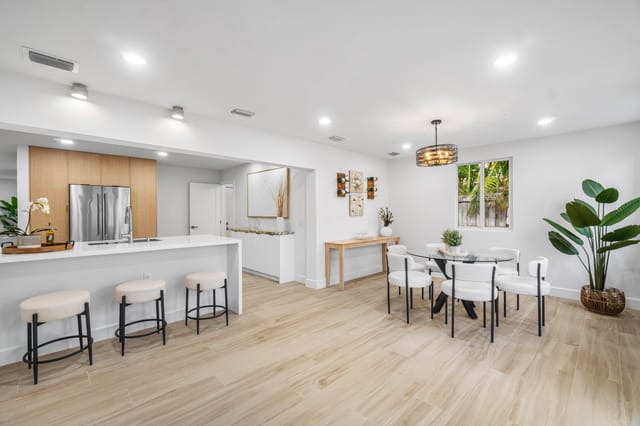 KITCHEN & DINING