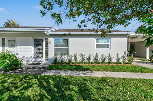 1004 Stillwater Dr, Jupiter, FL