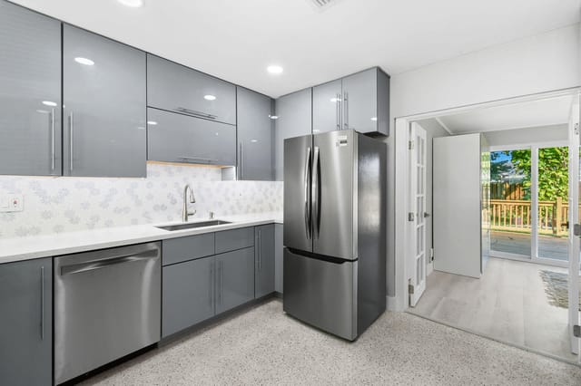 1004StillwaterDr(13)
