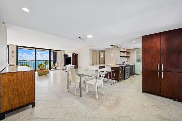 005-5200NorthFlaglerDrive-WestPalmBeach-