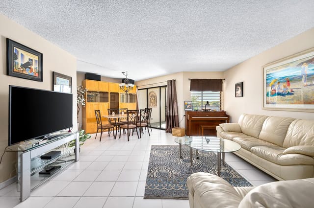 Living/dining room