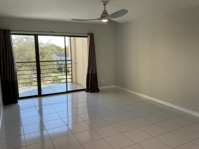 Master bedroom without furniture