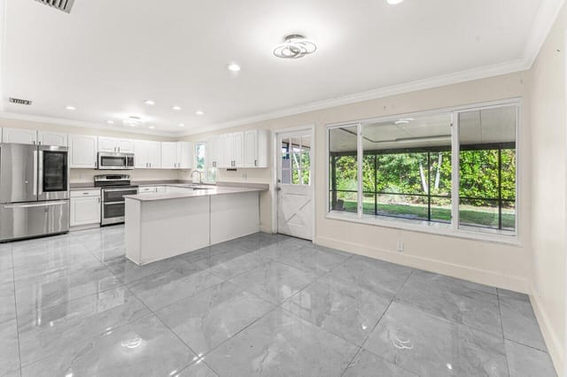 008-110WestRubberTreeDrive-LakeWorth-FL-