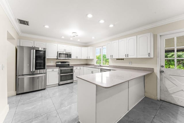 010-110WestRubberTreeDrive-LakeWorth-FL-