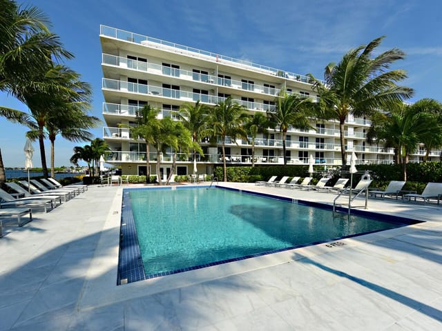 2560Ocean#406-3