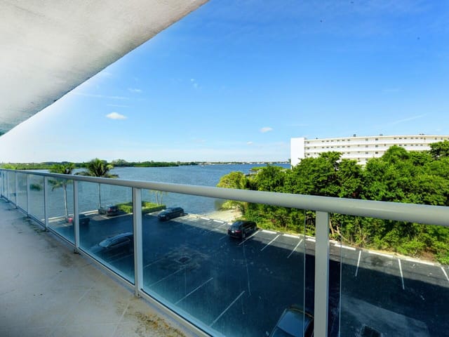 2560Ocean#406-24