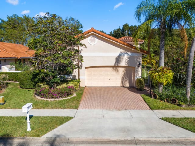 5125 Columbo Ct - Home For Sale